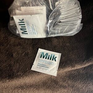 Milk Makeup Hydro Grip Primer Packets - White and Teal